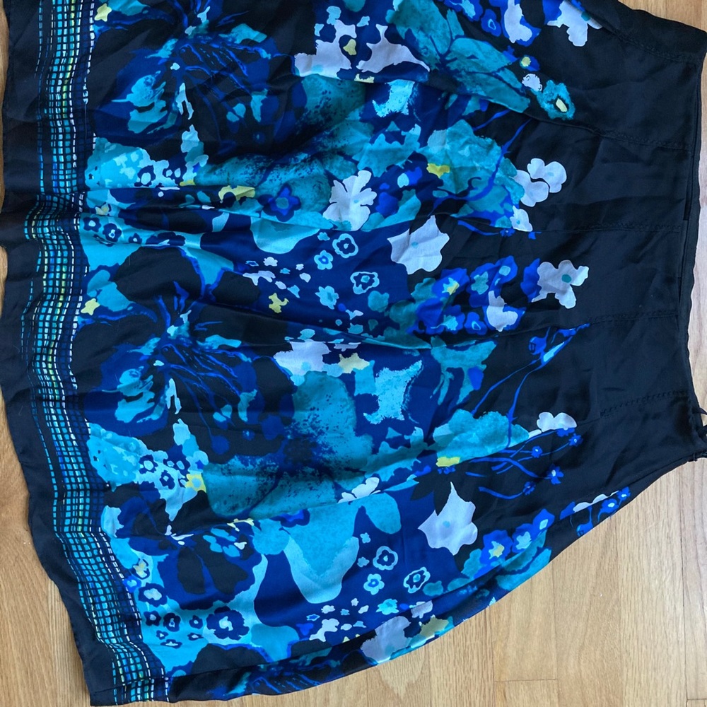 Alfani silk skirt blue, aqua and black size 2 EUC